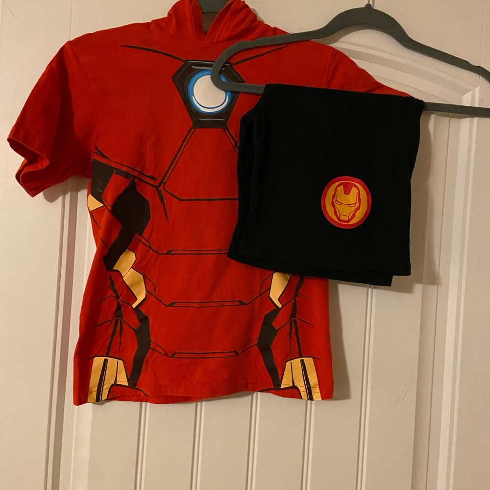 Boy’s Marvel Avengers Red and Black Short Set 10/12
